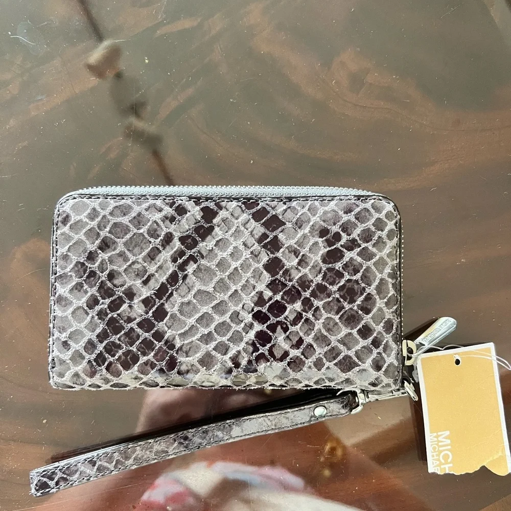 Michael Kors Wallet - Picture 3 of 3